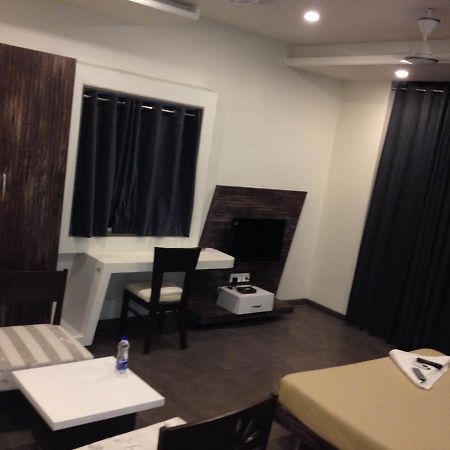 Hotel Vrinda Lātūr 외부 사진