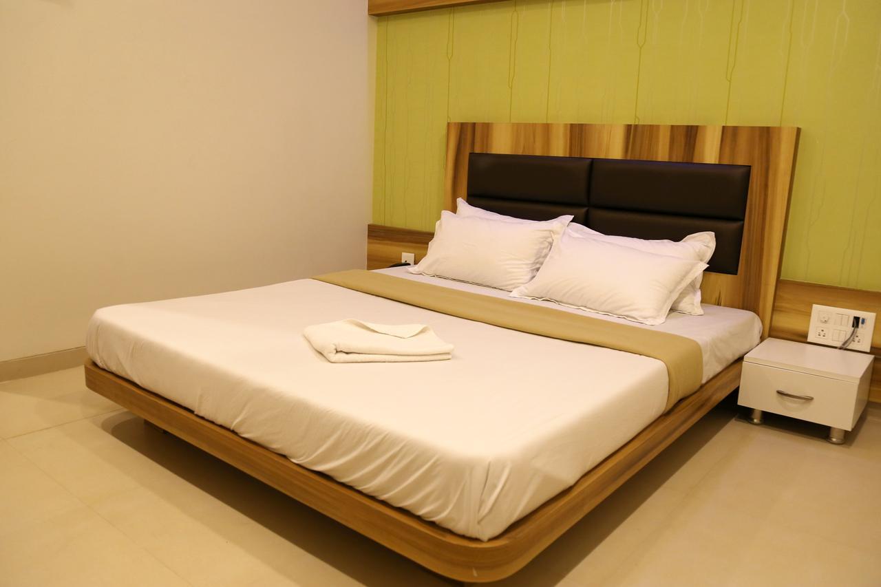 Hotel Vrinda Lātūr 외부 사진