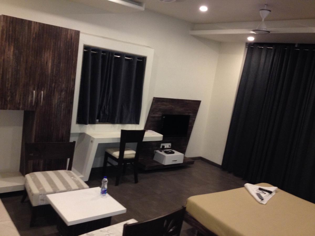 Hotel Vrinda Lātūr 외부 사진