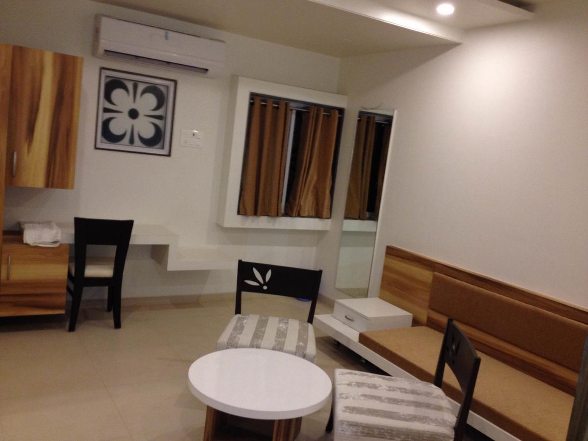 Hotel Vrinda Lātūr 외부 사진