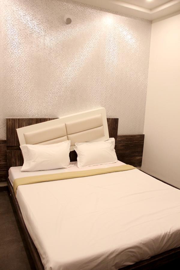 Hotel Vrinda Lātūr 외부 사진